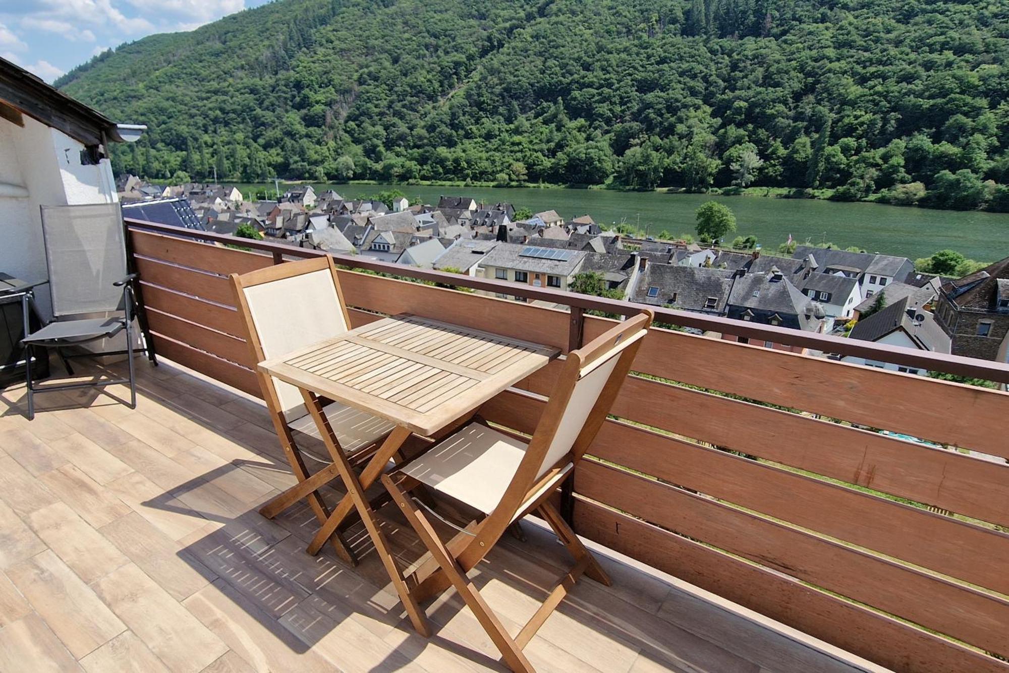 Riesling Appartement For 2 - 4 People - Billiards - Balcony With Mosel View - Parking - Wine Barrel Bar - Fully Equipped Kitchen - Netflix - Waiputv - 3 Km From Cochem كلوتن المظهر الخارجي الصورة