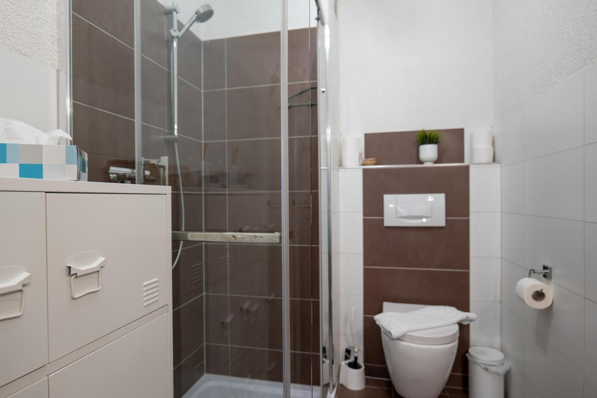 Riesling Appartement For 2 - 4 People - Billiards - Balcony With Mosel View - Parking - Wine Barrel Bar - Fully Equipped Kitchen - Netflix - Waiputv - 3 Km From Cochem كلوتن المظهر الخارجي الصورة