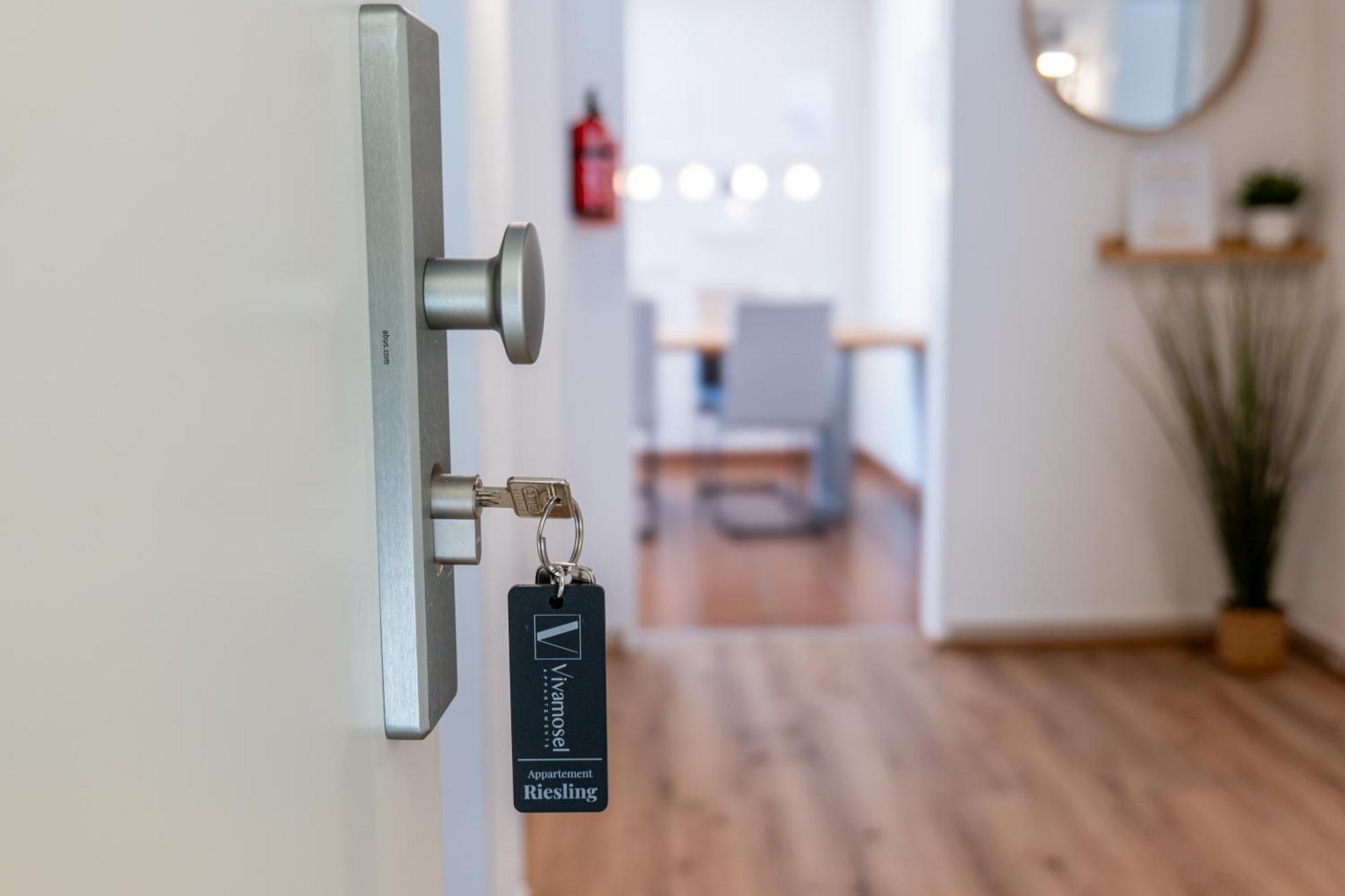 Riesling Appartement For 2 - 4 People - Billiards - Balcony With Mosel View - Parking - Wine Barrel Bar - Fully Equipped Kitchen - Netflix - Waiputv - 3 Km From Cochem كلوتن المظهر الخارجي الصورة